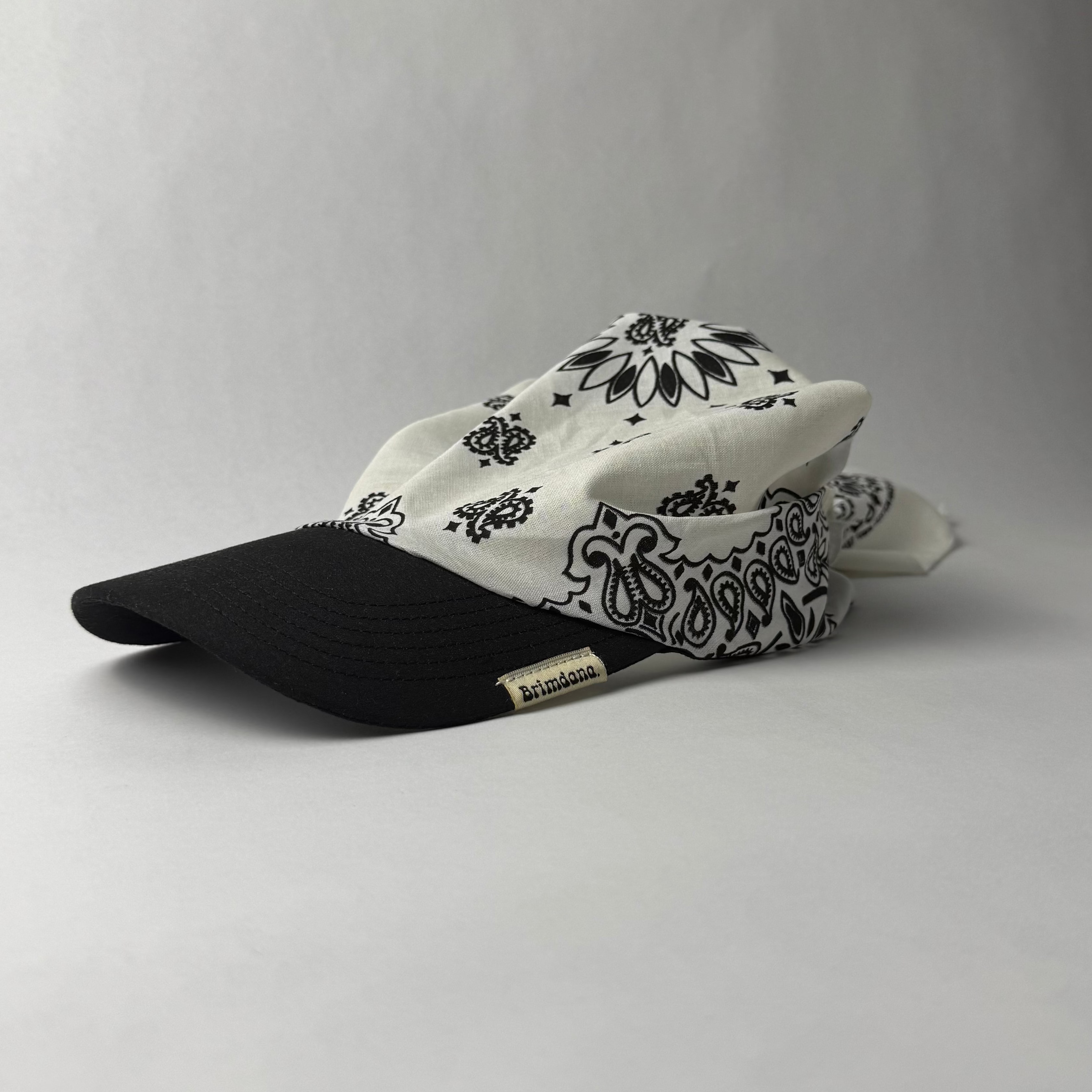 Brimdana White/Black #117